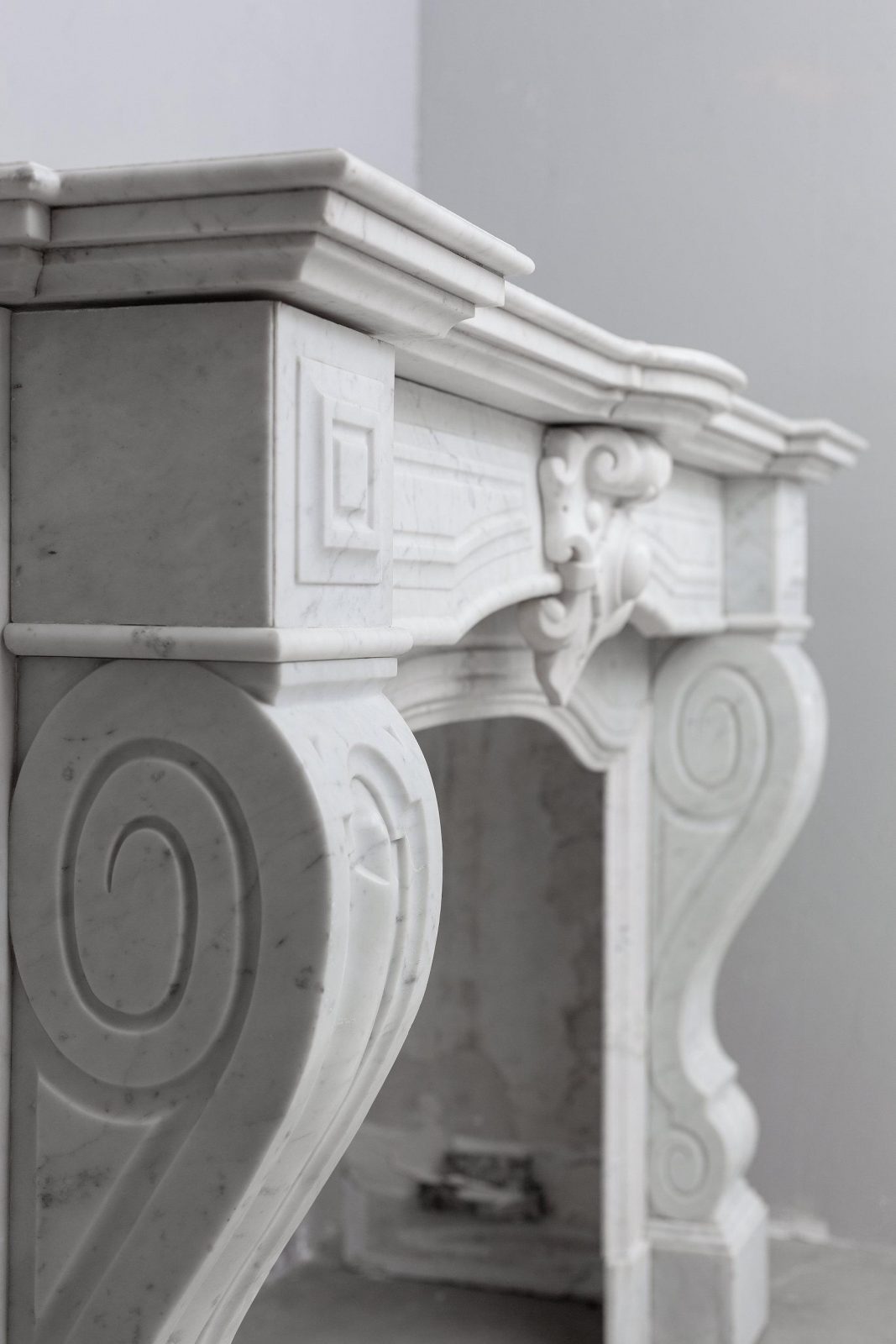 White marble, surround fireplace, white carrara marble.