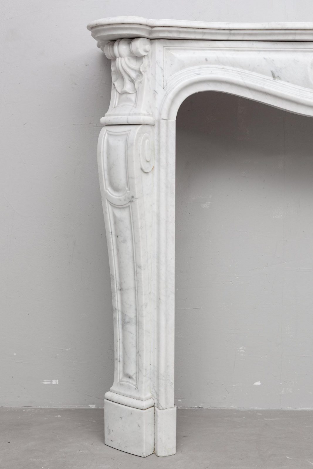 White marble, front fireplace, white carrara marble.