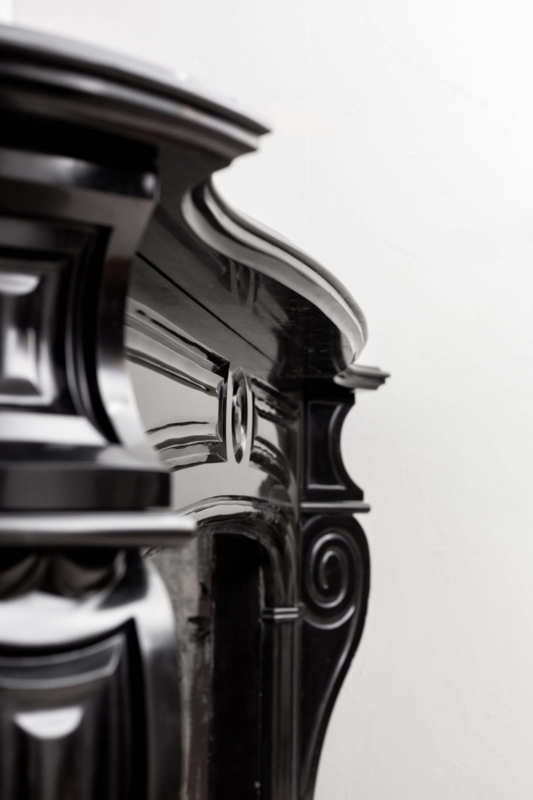 Black marble, surround fireplace, noir de maizy.