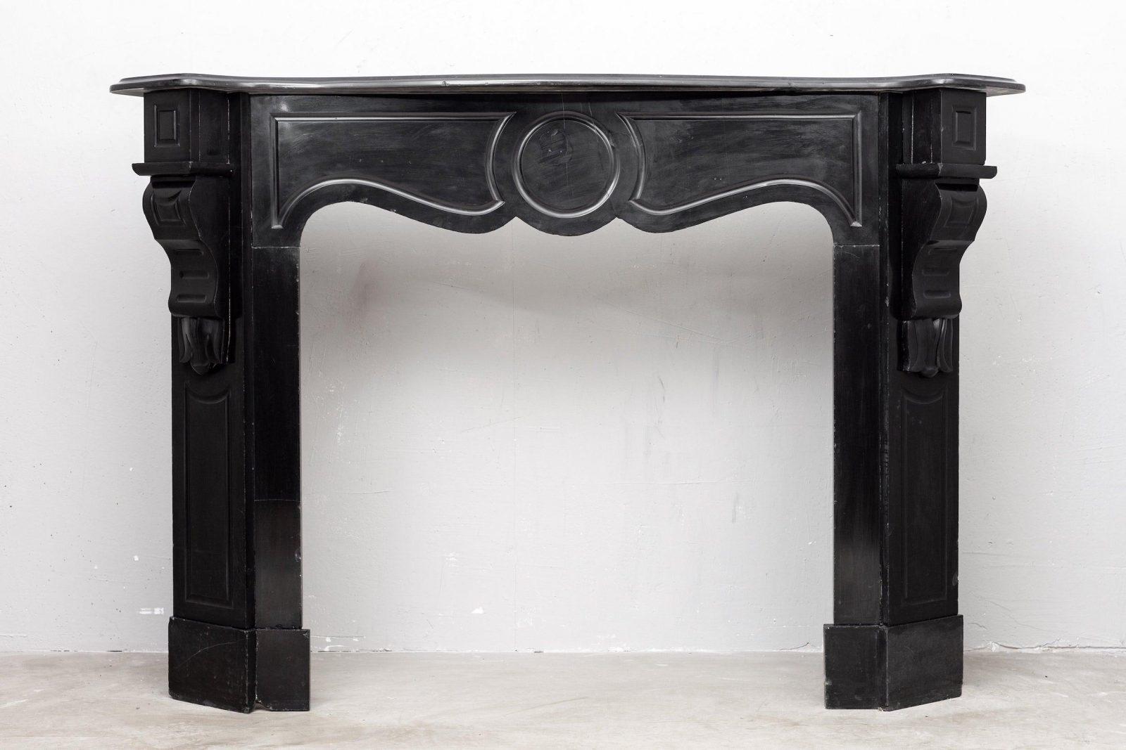 Black marble, surround fireplace, noir de maizy.