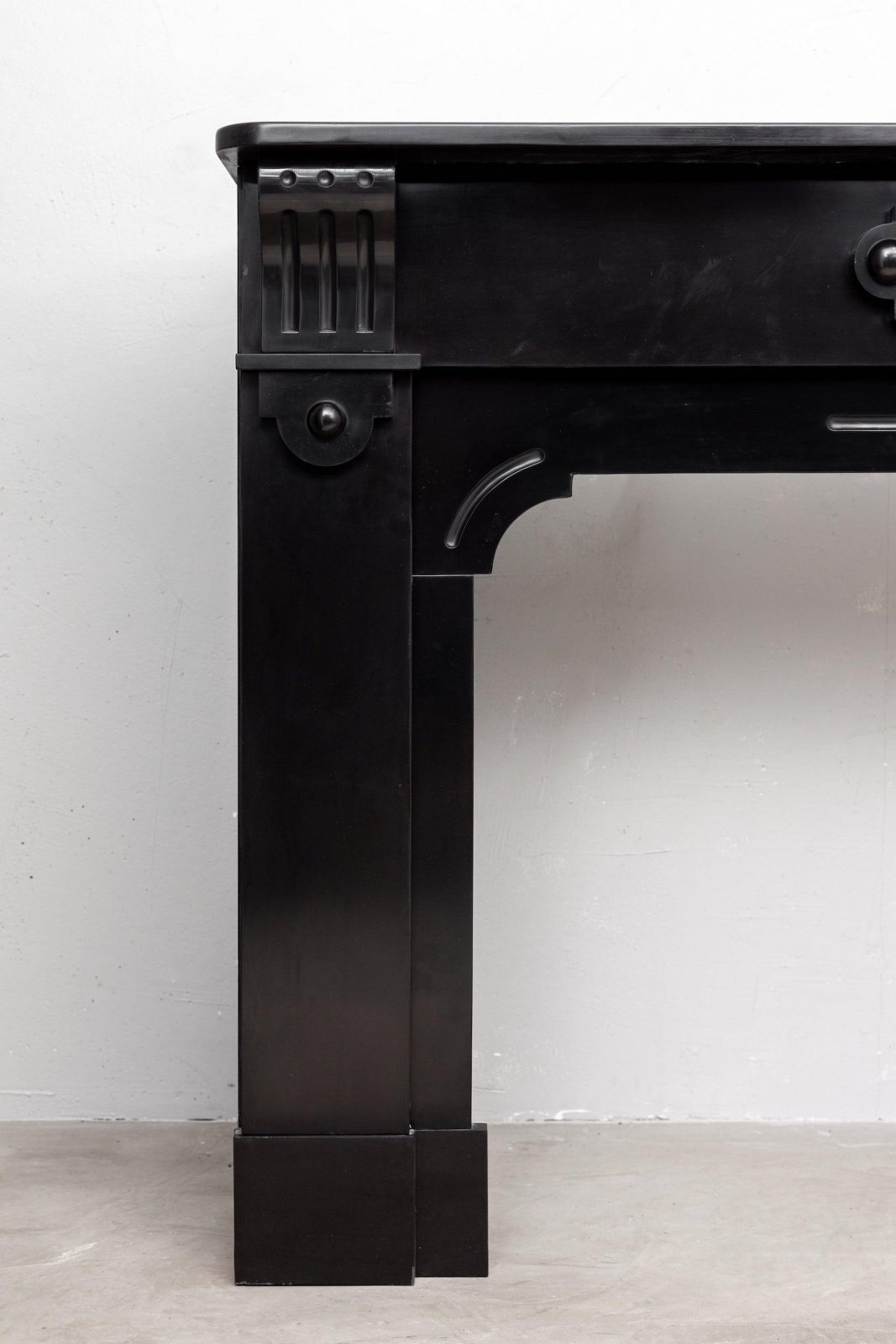 Black marble, surrouns fireplace, noir de maizy.