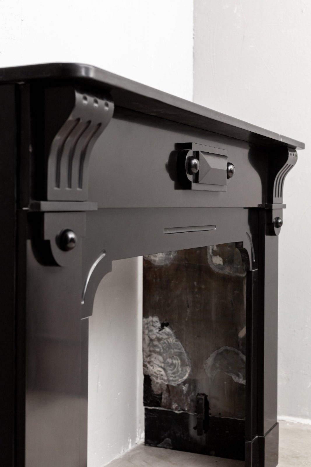 Black marble, surrouns fireplace, noir de maizy.