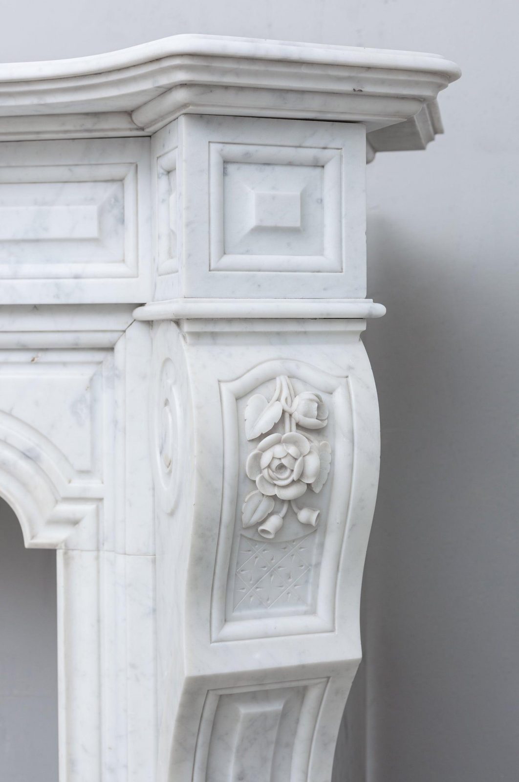 White marble, surround fireplace, white carrara marble.