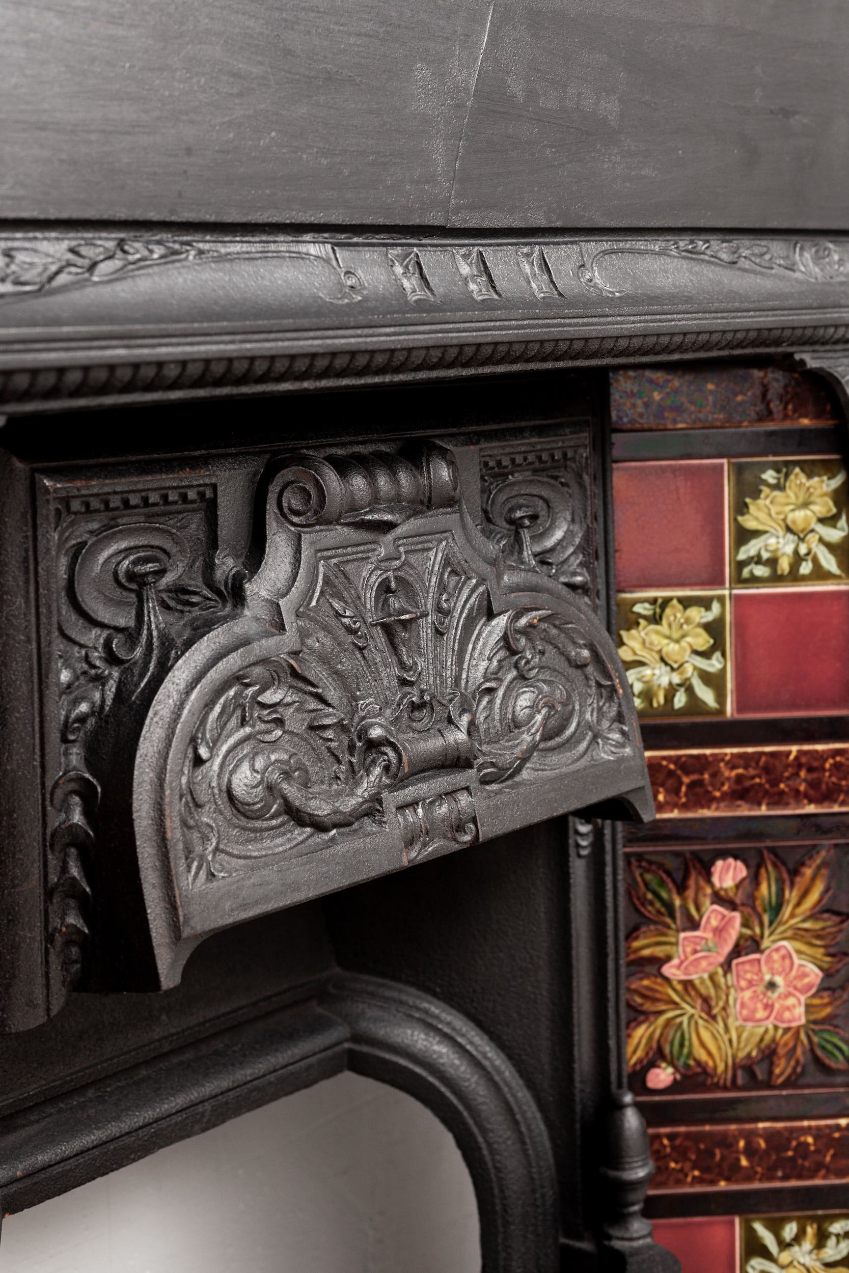 insert fireplace, cast iron, tiles.