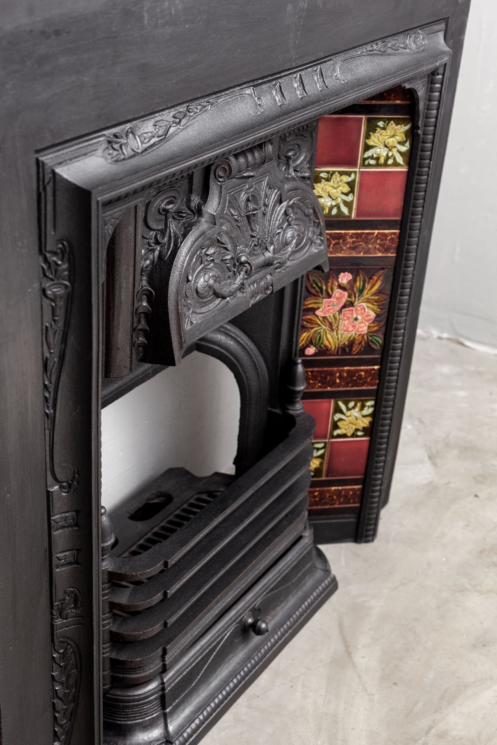 insert fireplace, cast iron, tiles.