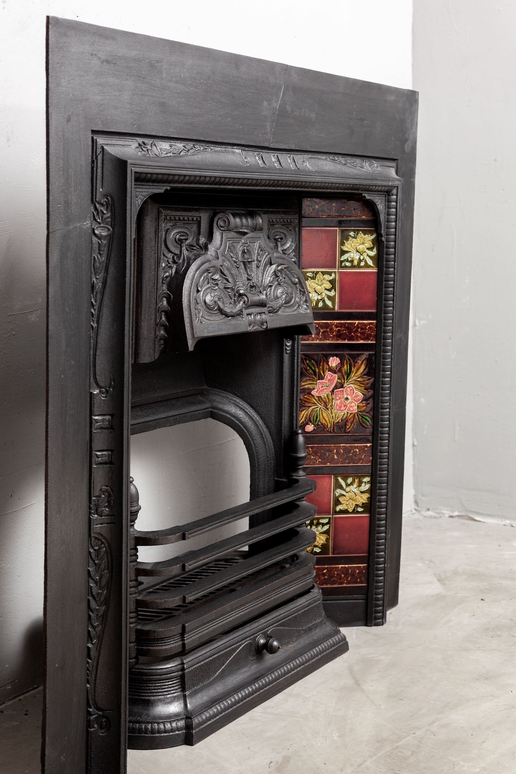 insert fireplace, cast iron, tiles.