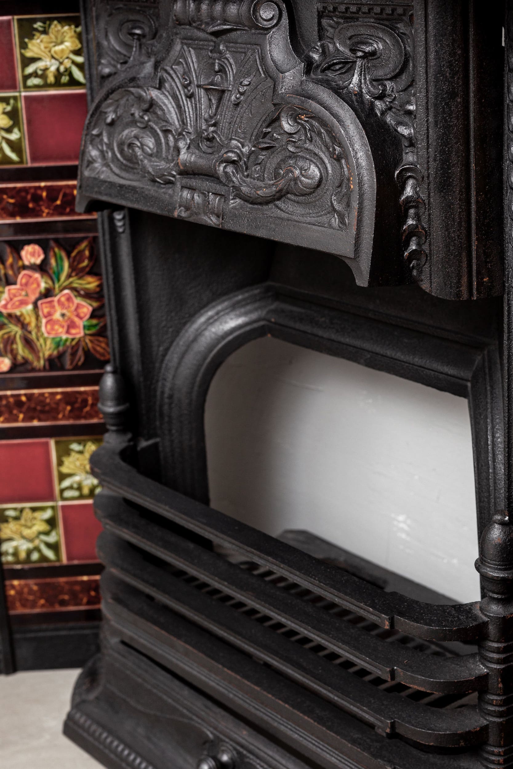 insert fireplace, cast iron, tiles.