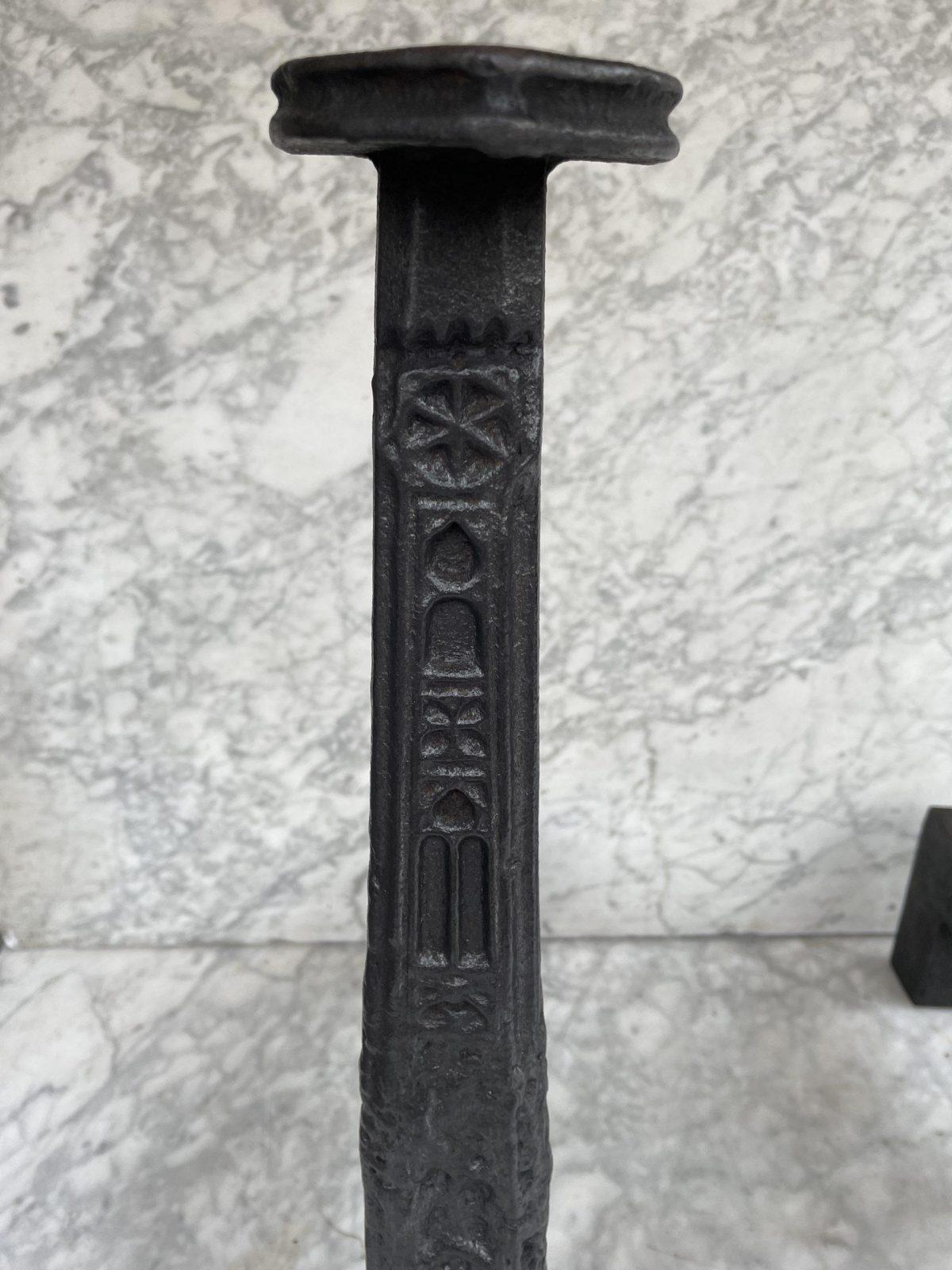 Set Antieke Franse Gietijzeren Hoge Stookbokken - Afbeelding 4
