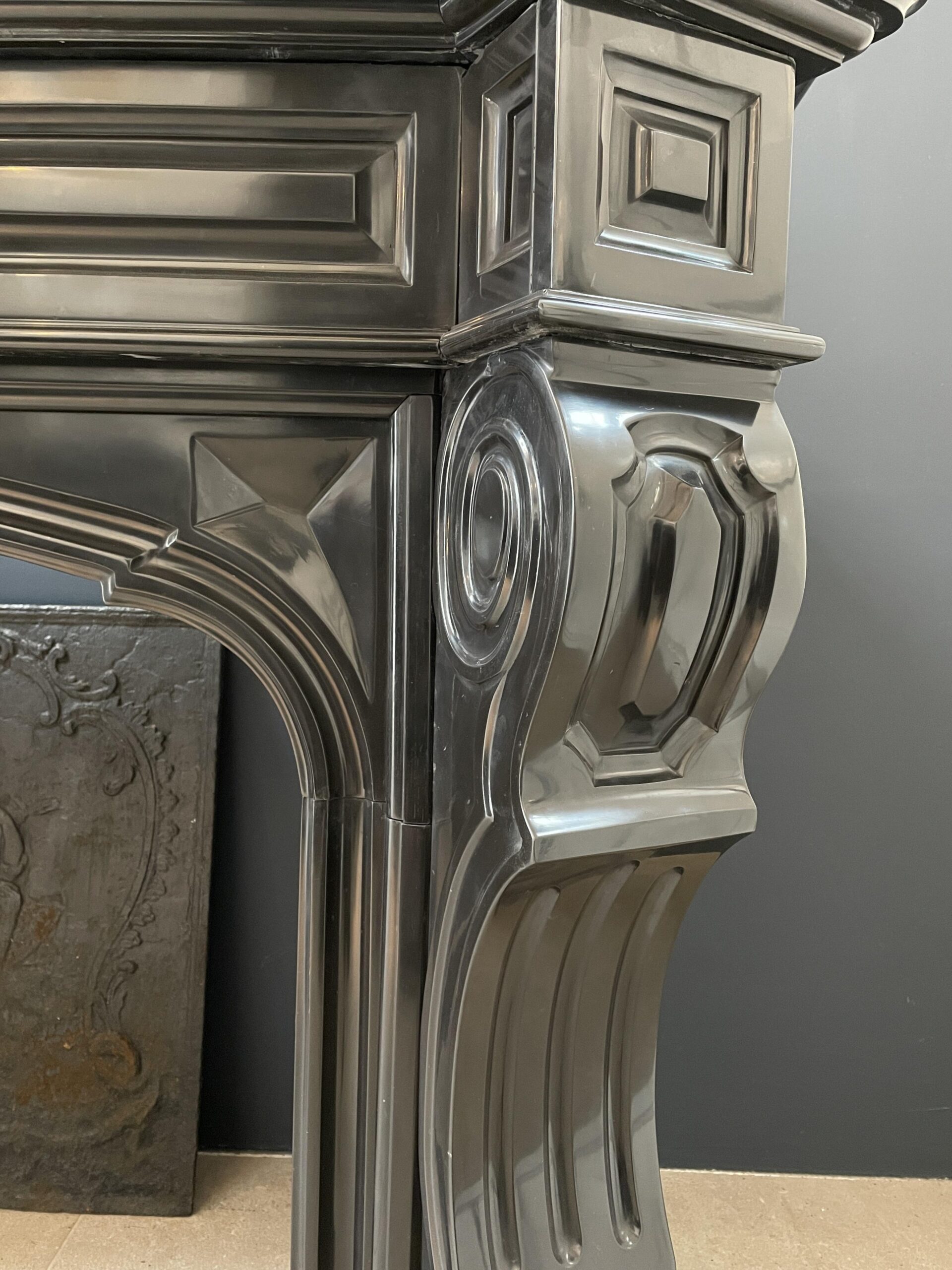 Beautiful Louis XVI Noir de Mazy Antique Circulation Fireplace - Image 6