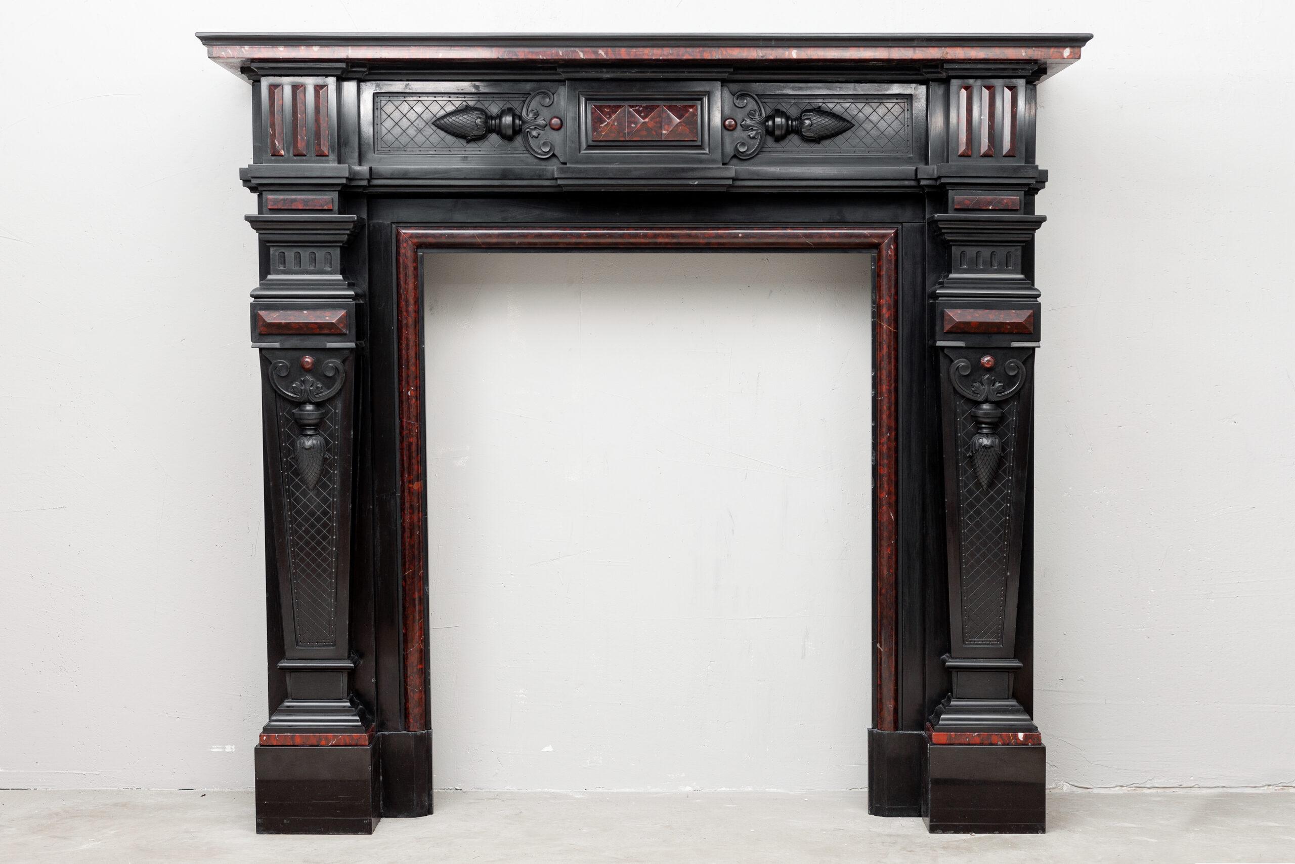Antieke schouw zwart/rood marmer