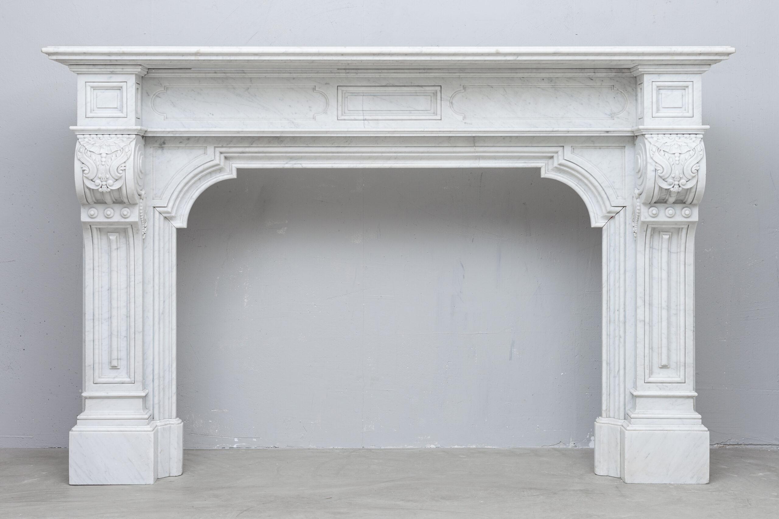 Witte antieke schouw