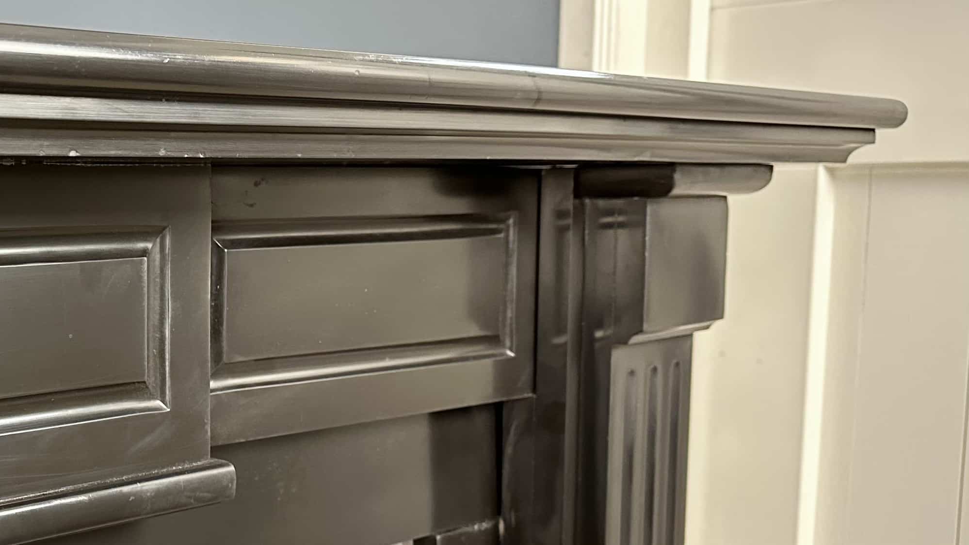 "Antieke Zwarte Omloopschouw - Noir de Mazy Marmarmer: Tijdloze elegantie voor uw interieur."