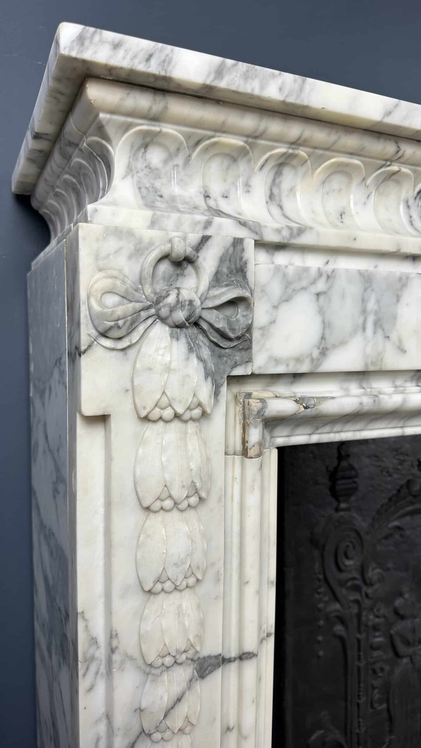 Beautiful Antique French Front Fireplace: A Masterpiece of Refinement and Craftsmanship - Image 19