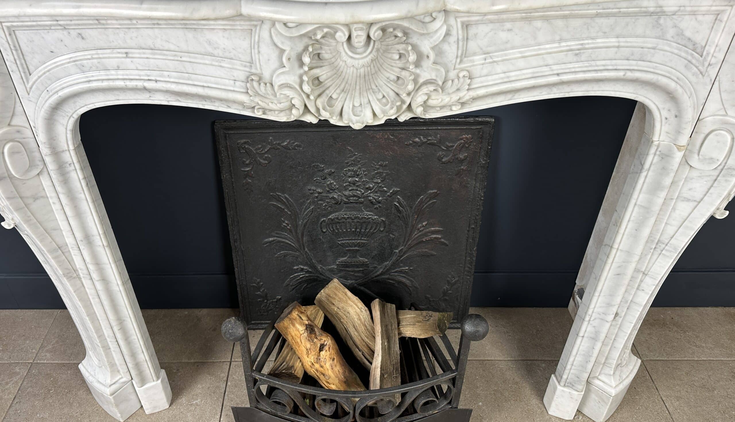 antieke schouw wit marmer mantel oude bouwmaterialen