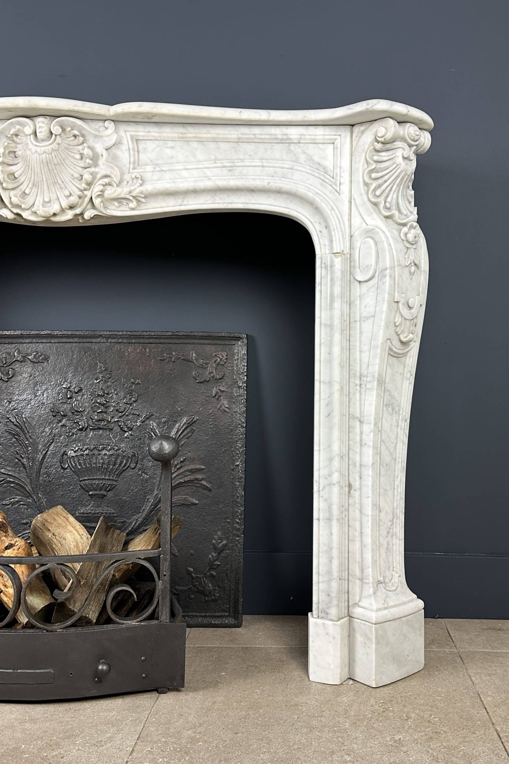 antieke schouw wit marmer mantel oude bouwmaterialen
