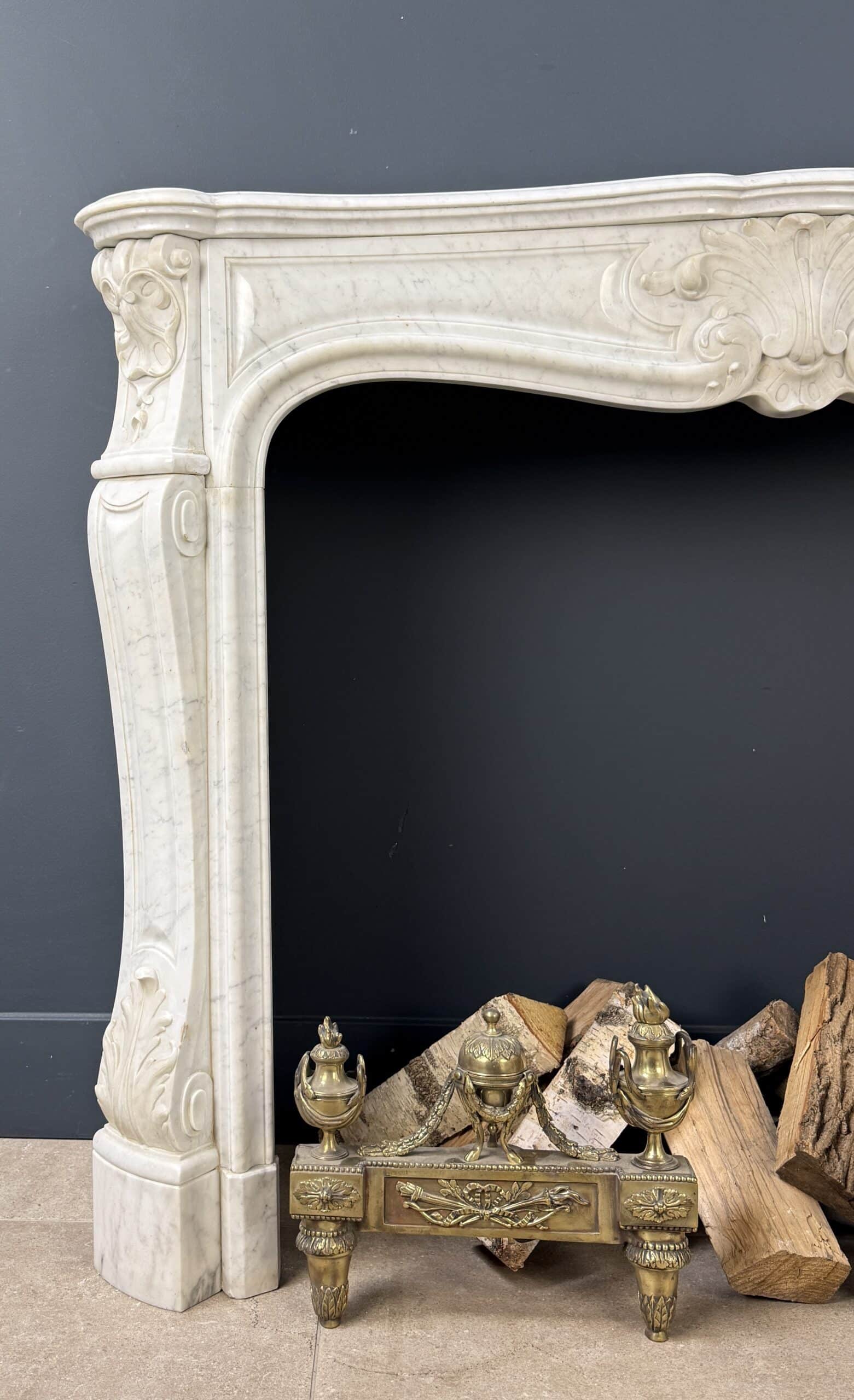 Antieke Franse Witte Marmeren Front Schouw