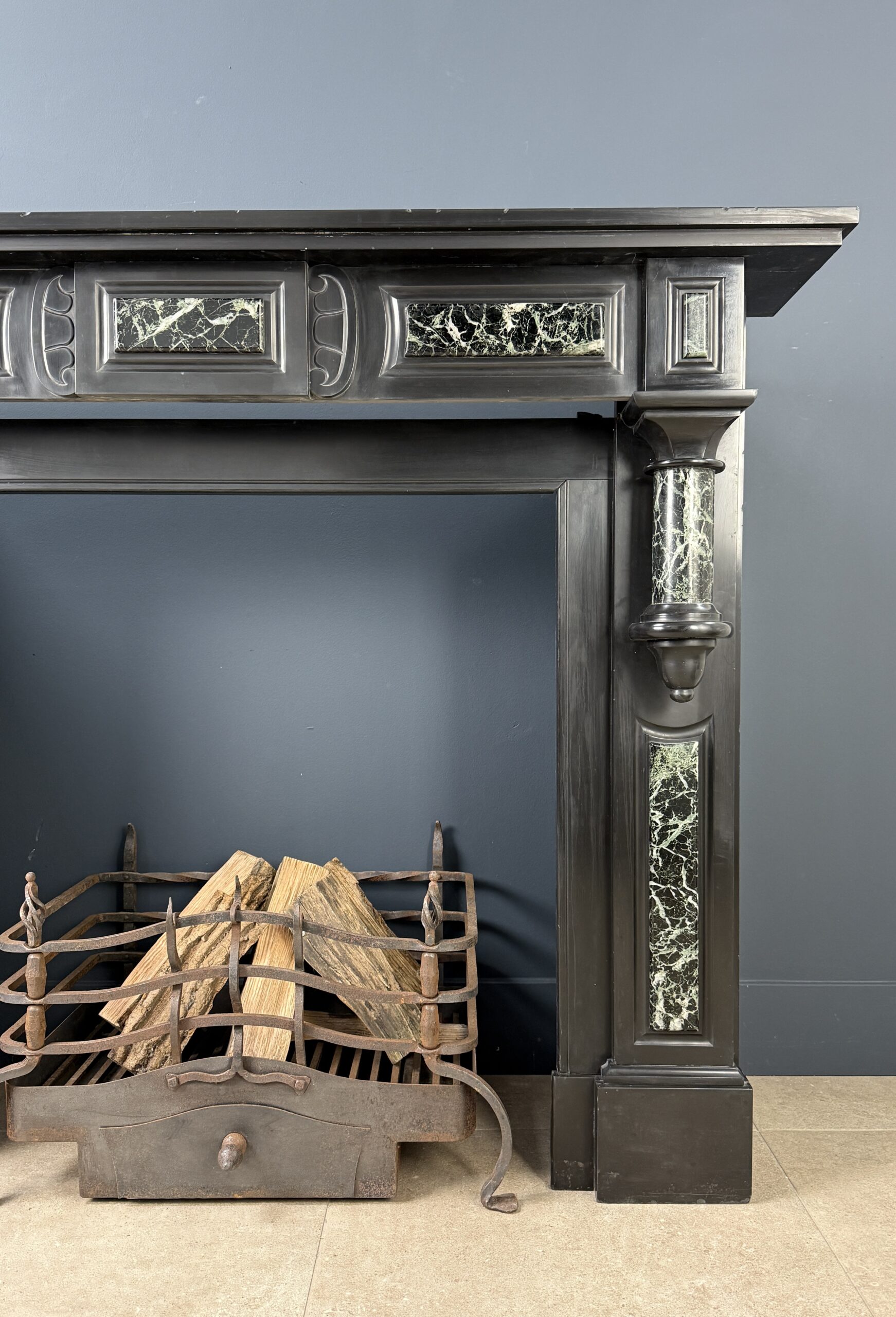 Grote Antiek Baluster Schouw Zwart & Groen Marmer