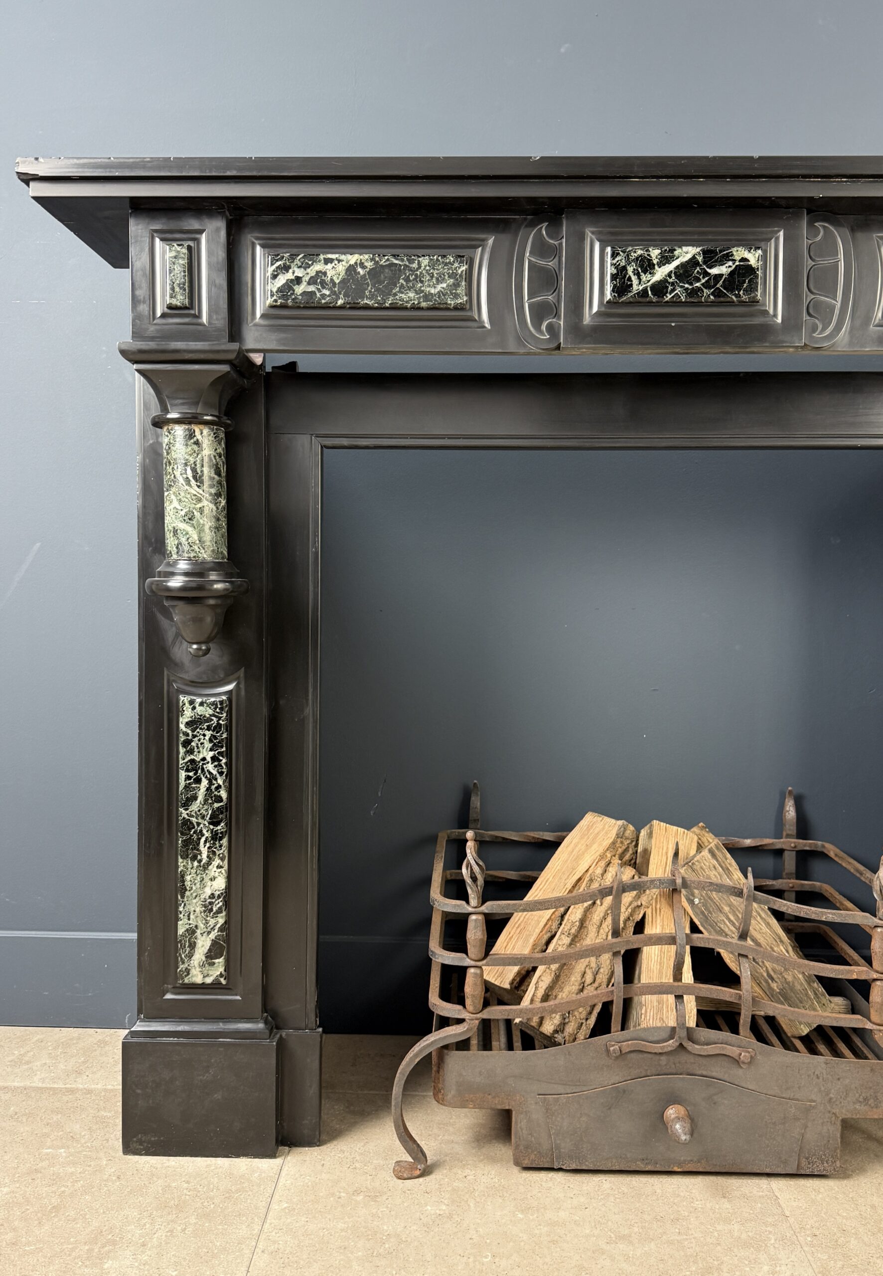 Grote Antiek Baluster Schouw Zwart & Groen Marmer