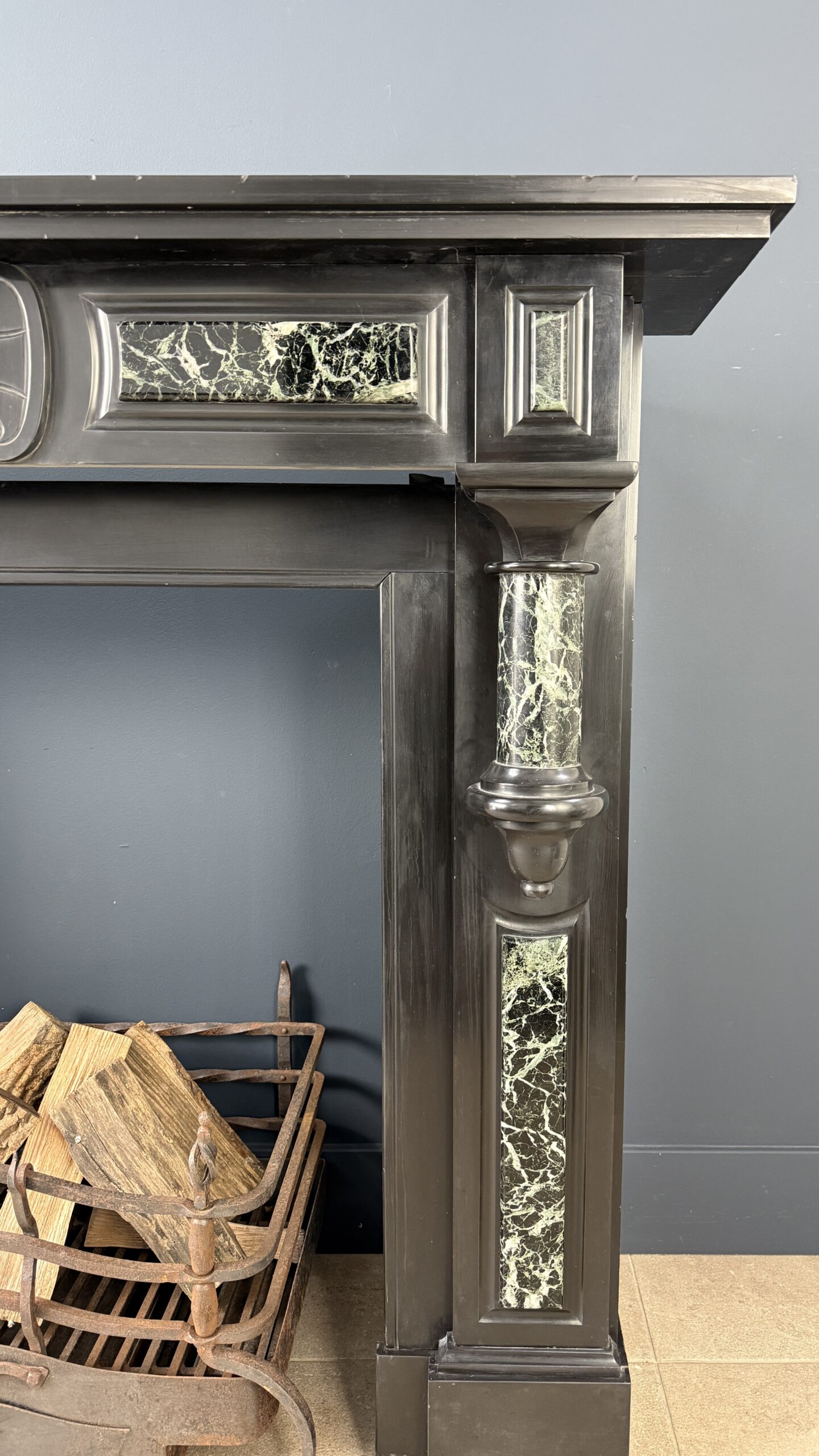 Grote Antiek Baluster Schouw Zwart & Groen Marmer