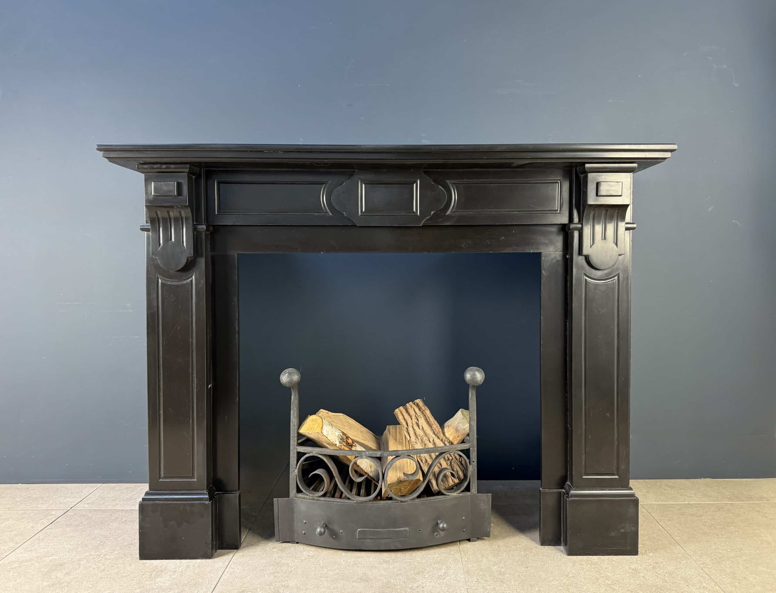 Set van twee zwarte marmeren omloop schouwen mantel