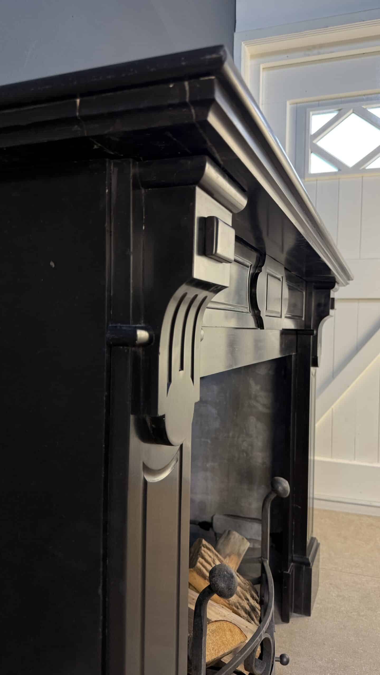 Set van twee zwarte marmeren omloop schouwen mantel