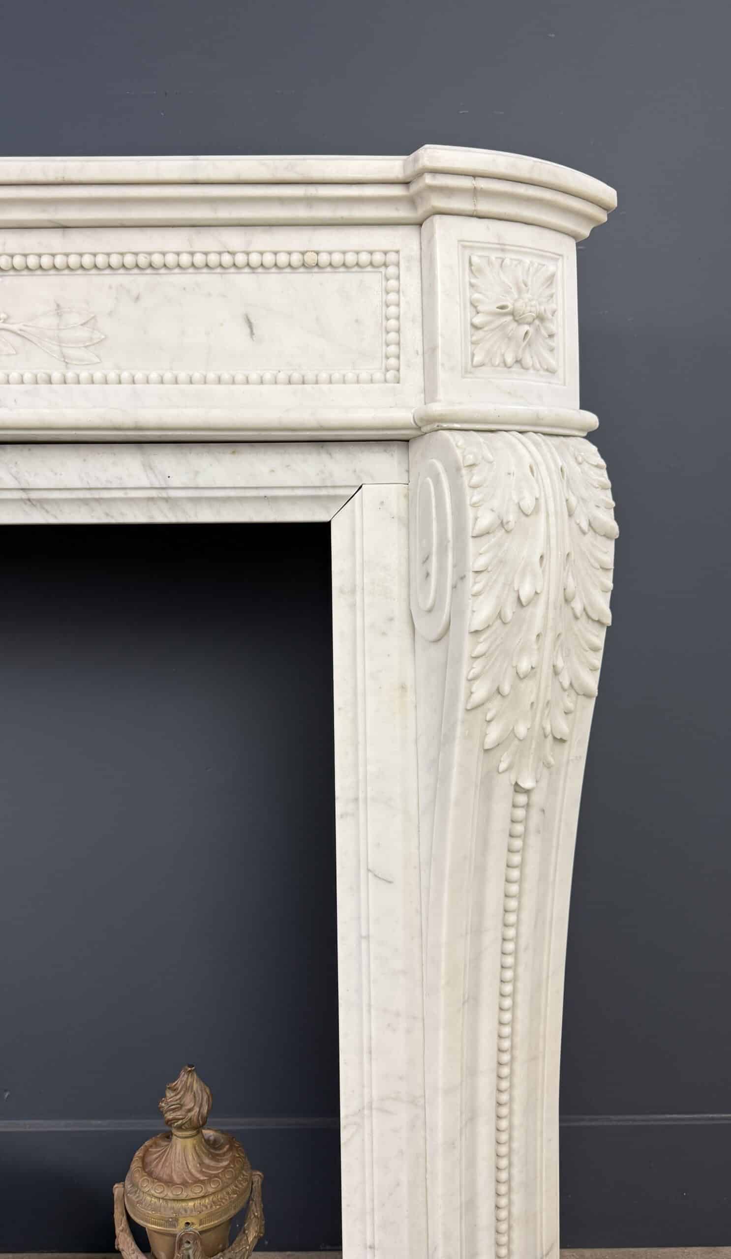 Luxe Franse Louis XVI Front Schouw in Carrara Marmer met Rijk Ornament