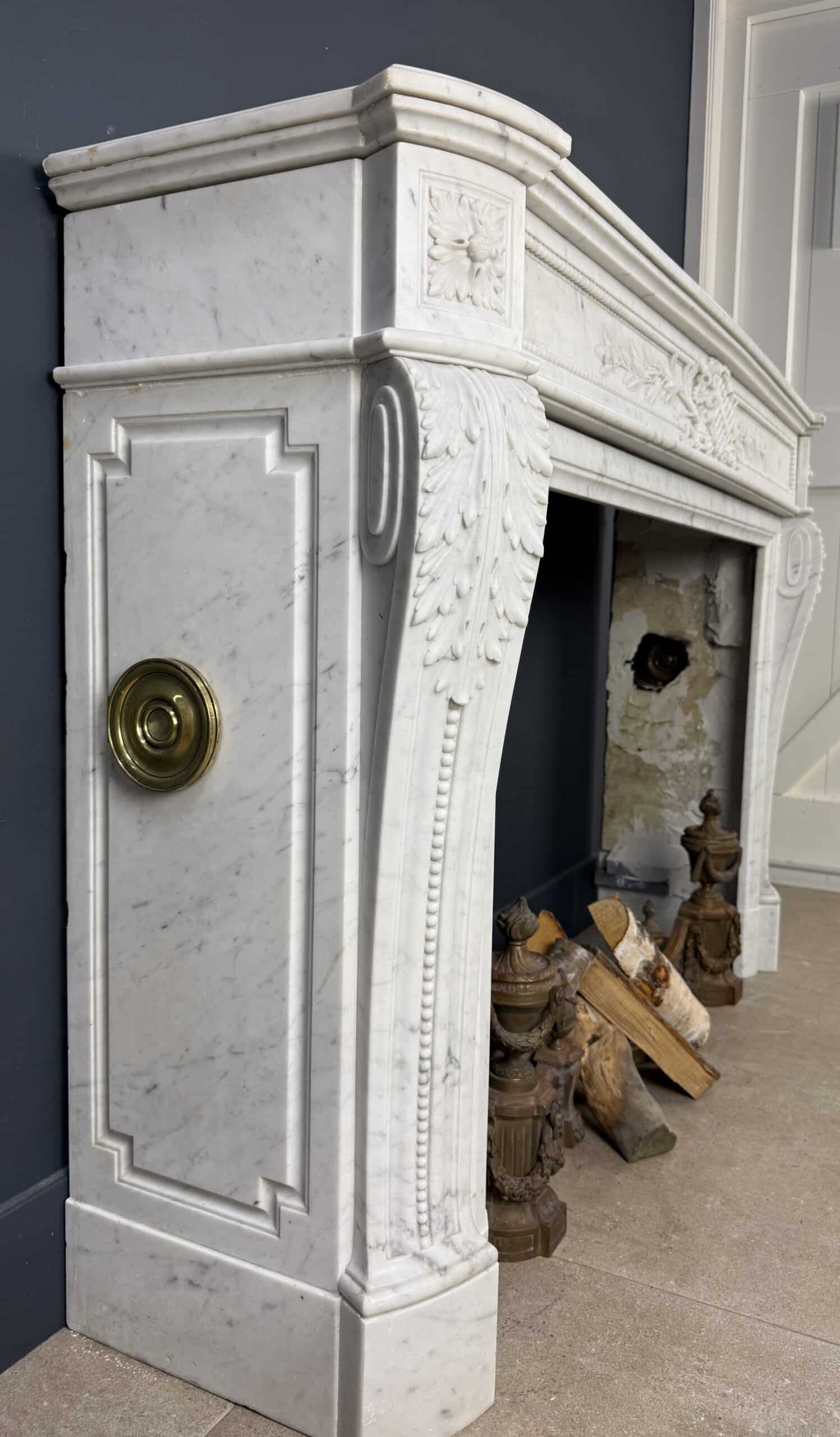 Luxe Franse Louis XVI Front Schouw in Carrara Marmer met Rijk Ornament