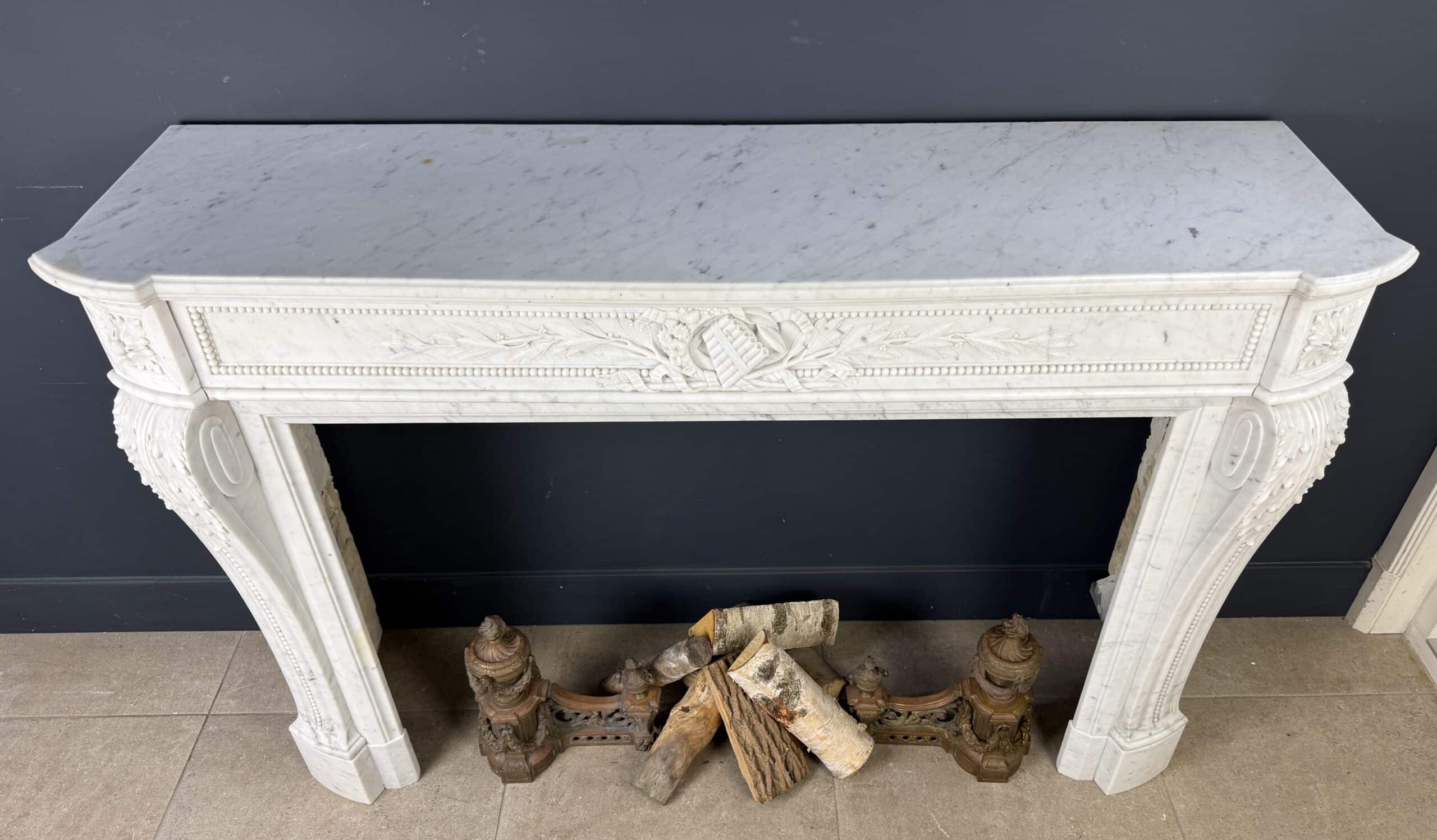 Luxe Franse Louis XVI Front Schouw in Carrara Marmer met Rijk Ornament