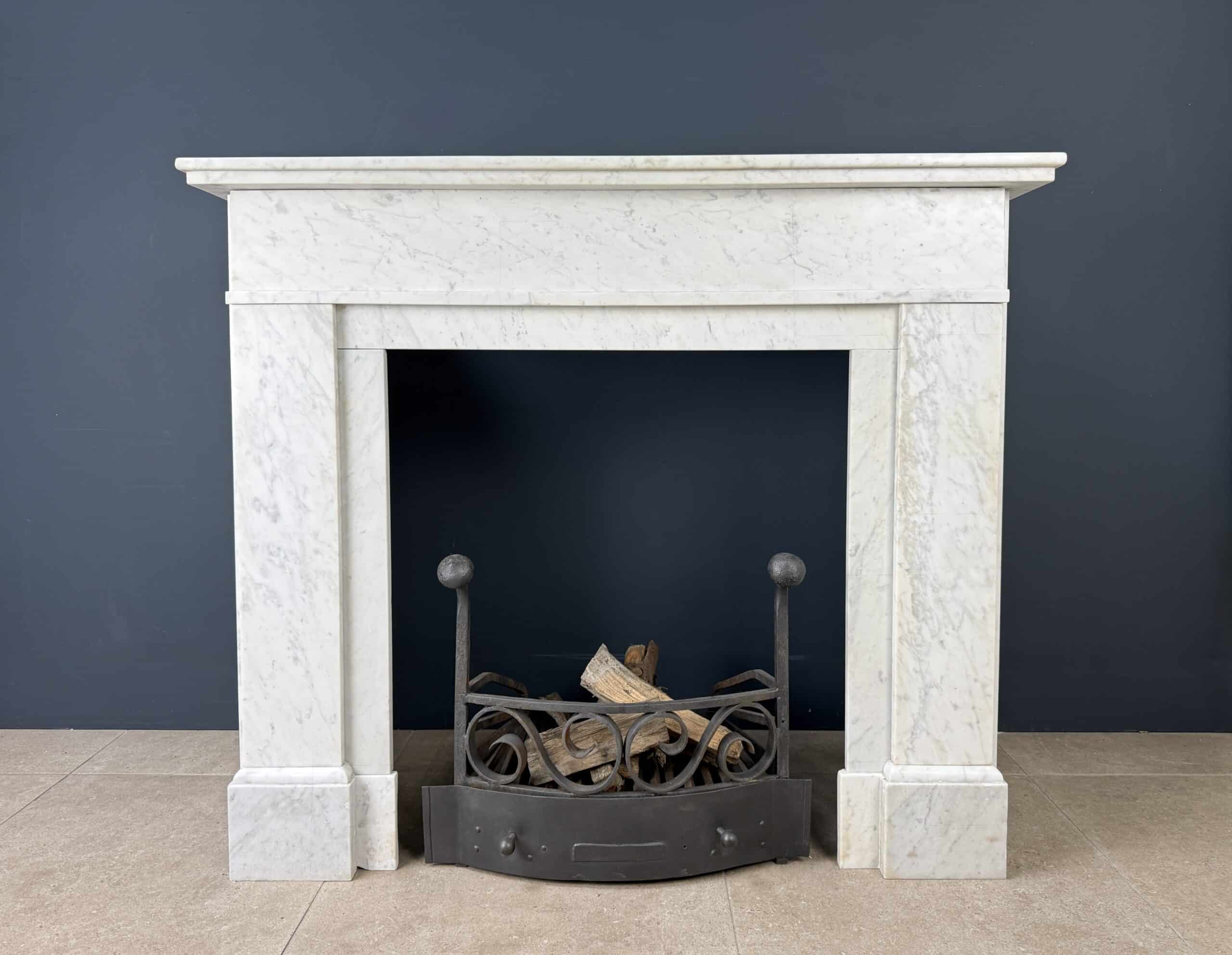 antieke witte art deco schouw