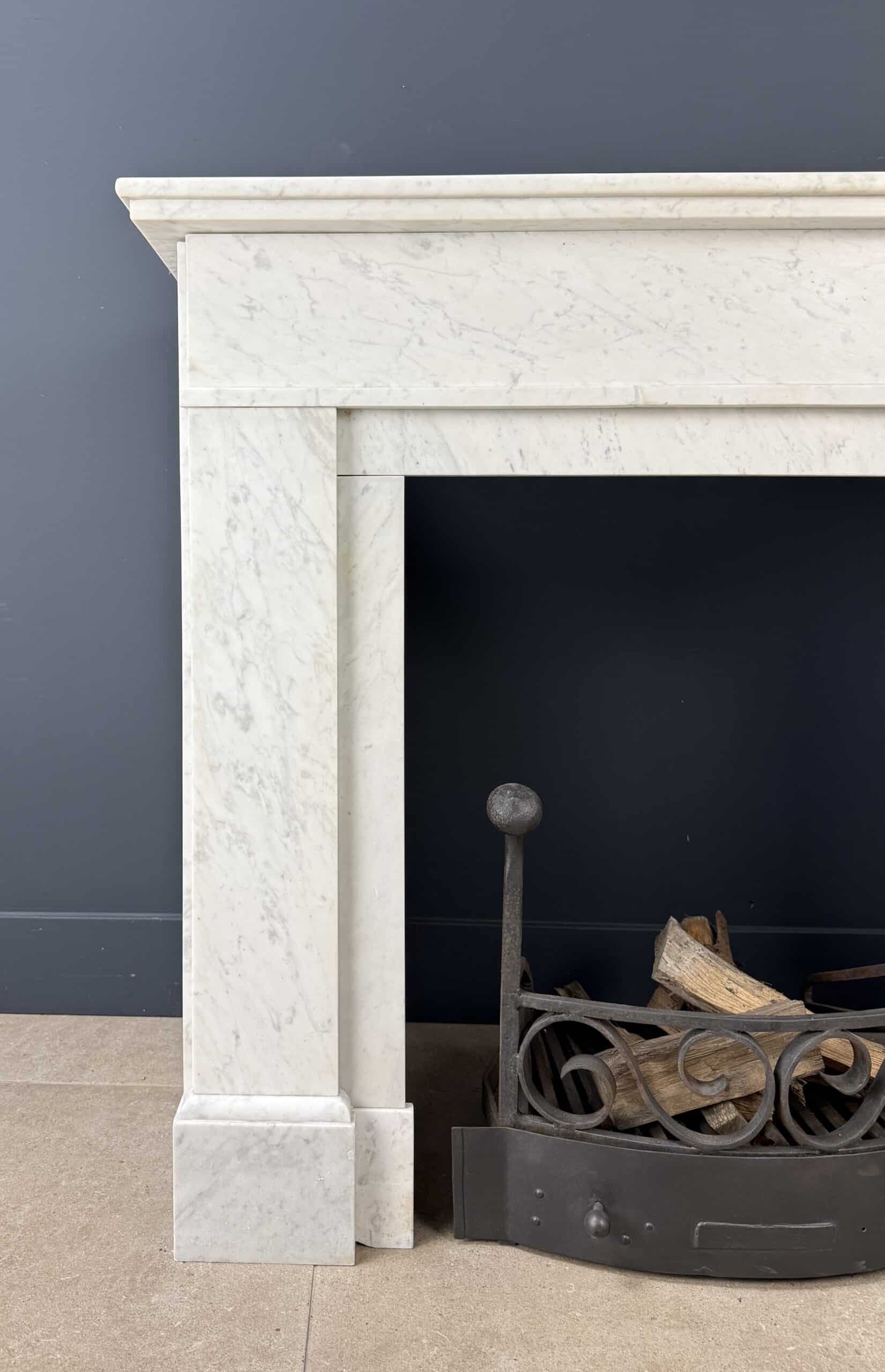 antieke witte art deco schouw