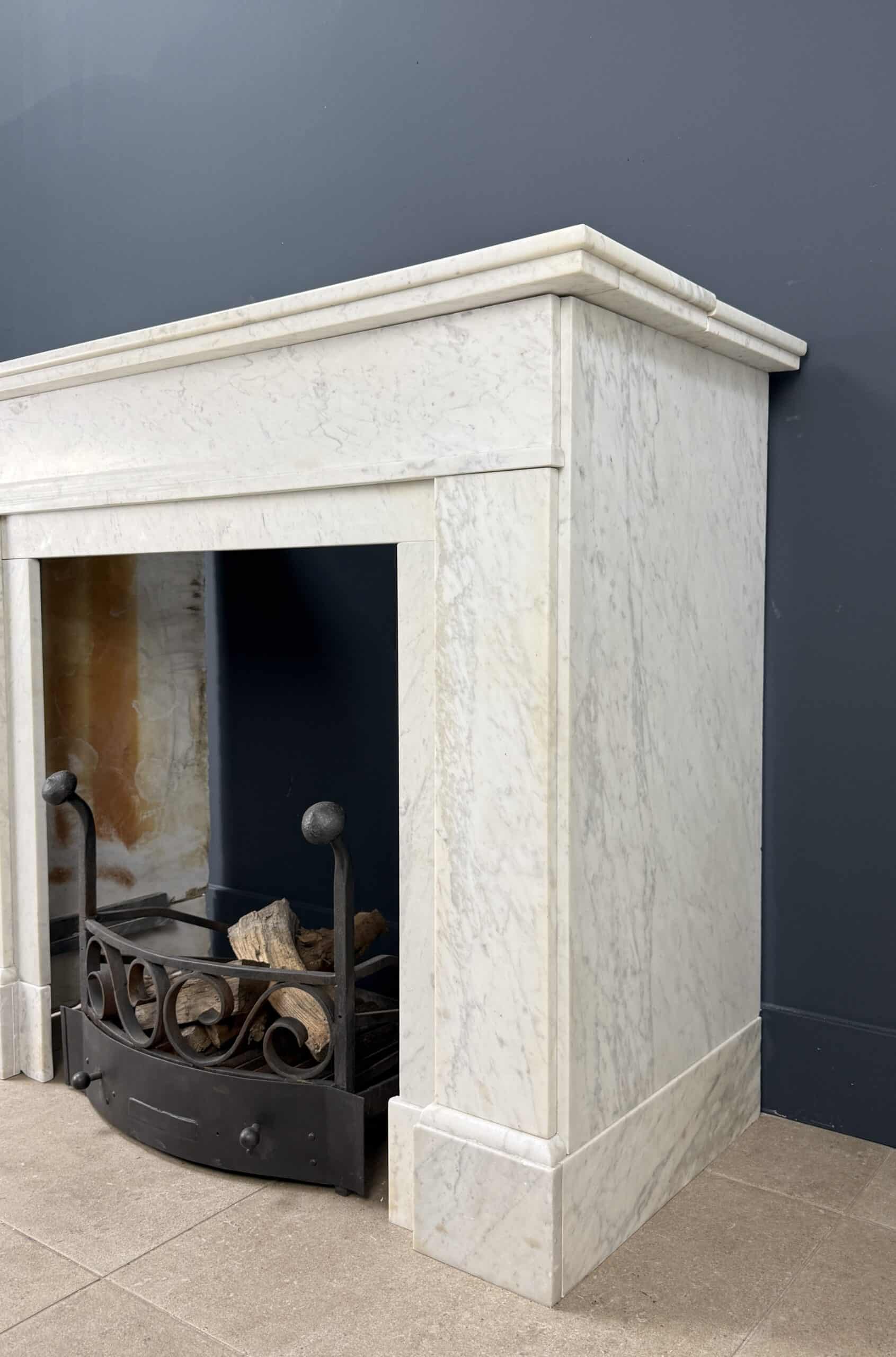 antieke witte art deco schouw