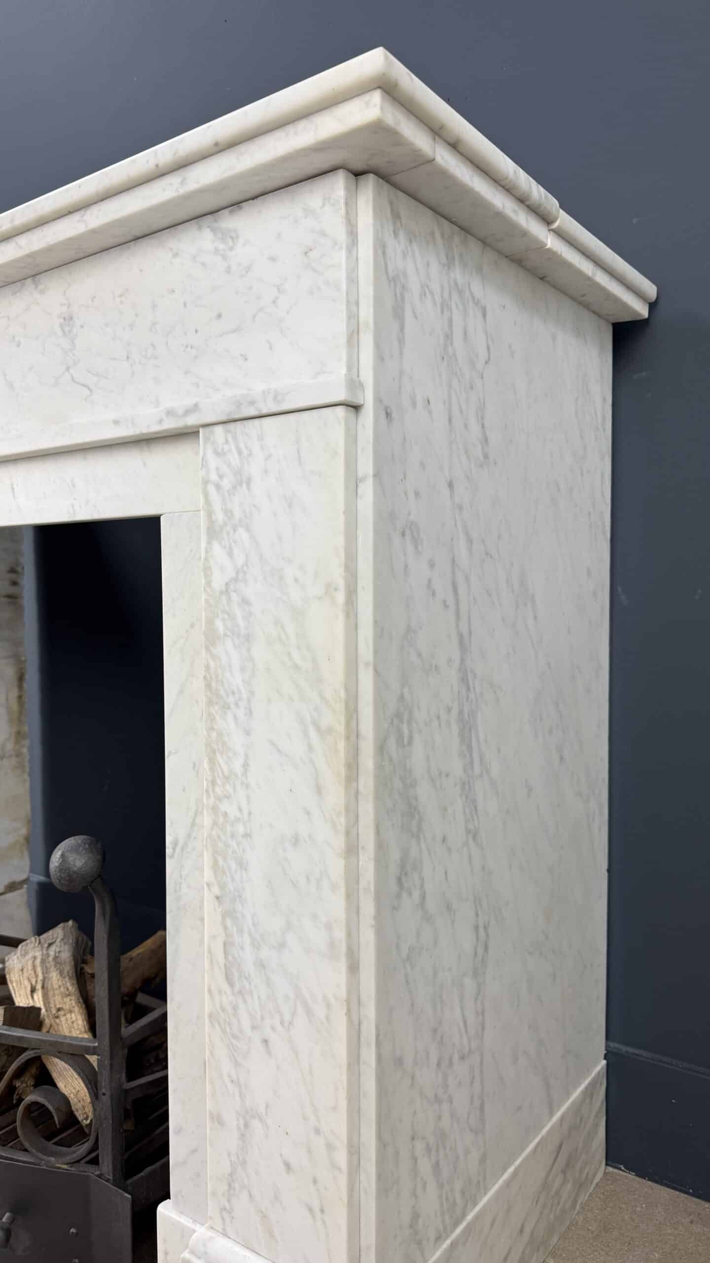 antieke witte art deco schouw