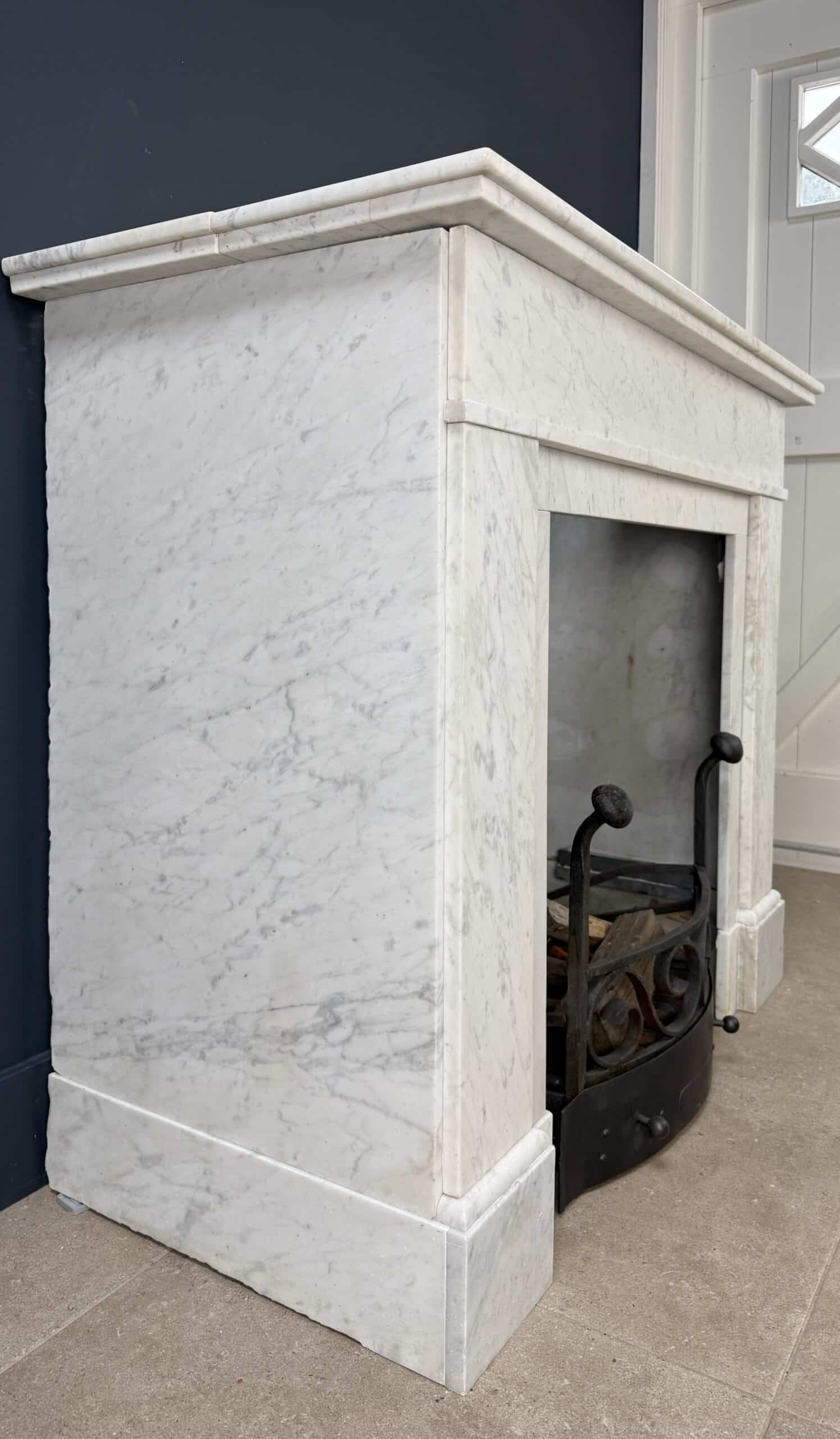 antieke witte art deco schouw