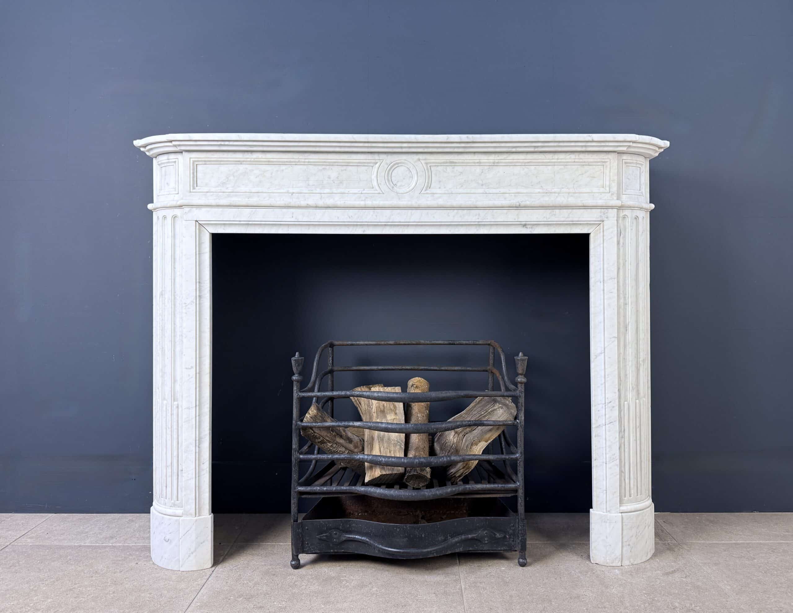 Chique Franse Antieke Frontschouw Ronde Consoles