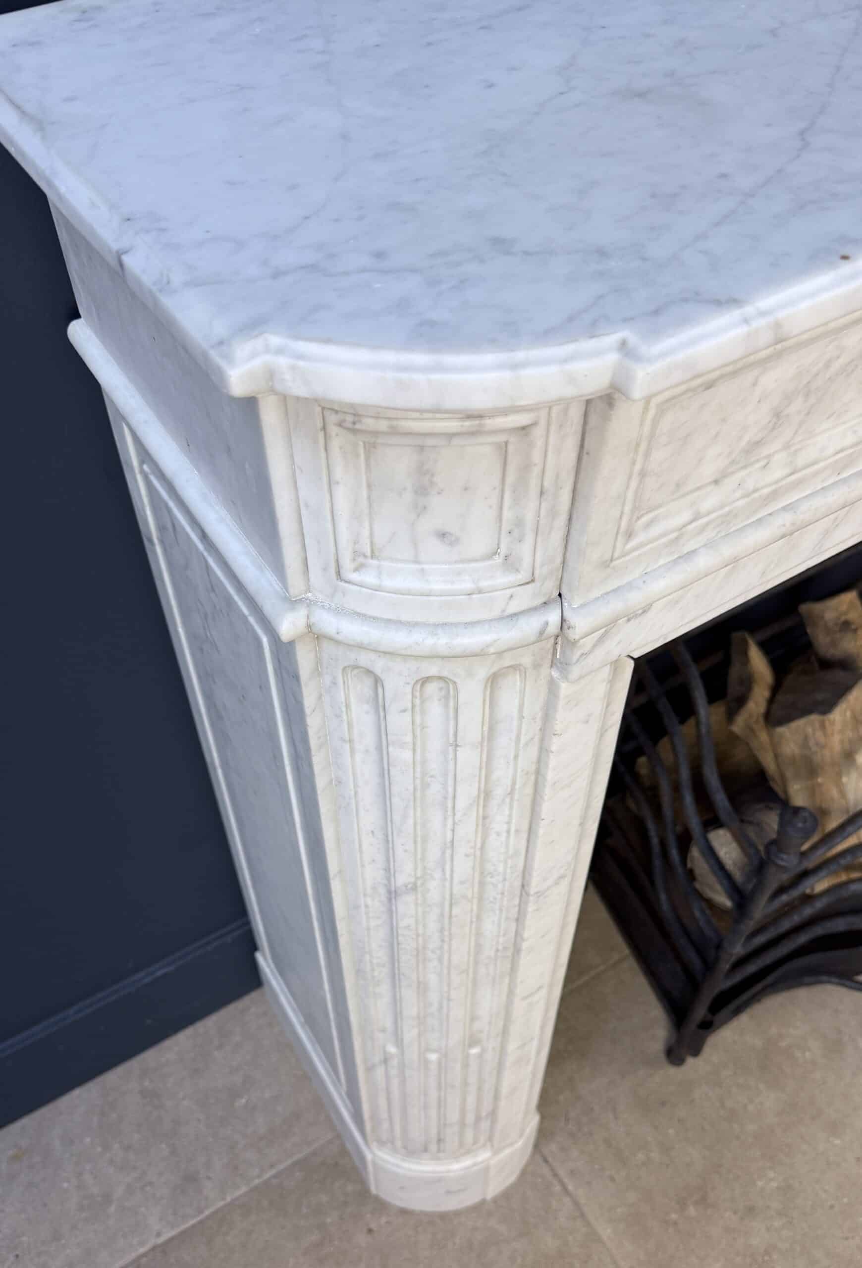 Chique Franse Antieke Frontschouw Ronde Consoles